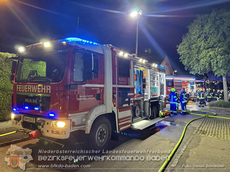 20260512_Geparktes Elektrofahrzeug f�ngt pl�tzlich in Oeynhausen Feuer Foto: Stefan Schneider BFKDO BADEN