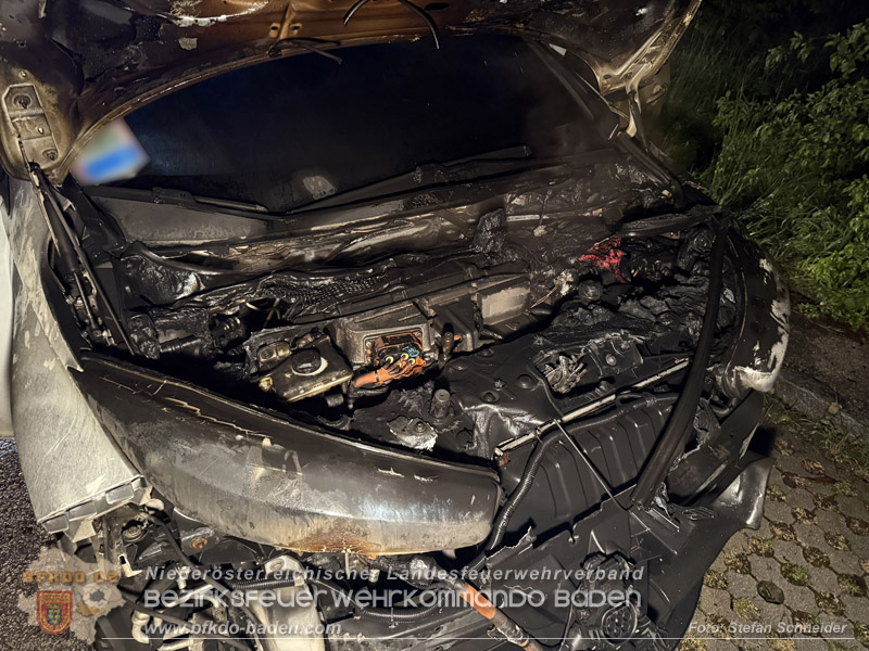 20260512_Geparktes Elektrofahrzeug f�ngt pl�tzlich in Oeynhausen Feuer Foto: Stefan Schneider BFKDO BADEN