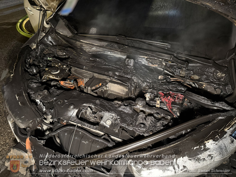 20260512_Geparktes Elektrofahrzeug f�ngt pl�tzlich in Oeynhausen Feuer Foto: Stefan Schneider BFKDO BADEN