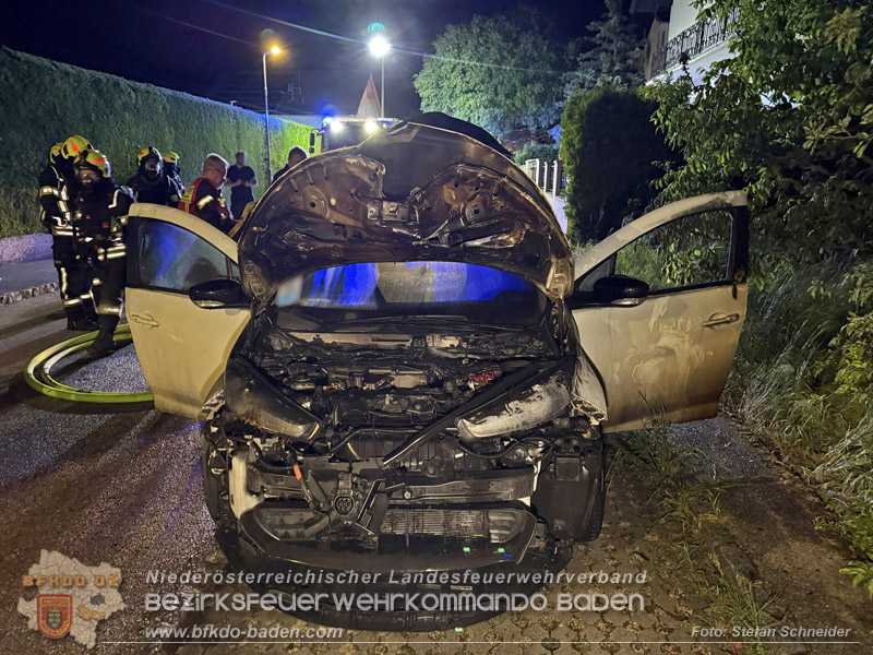 20260512_Geparktes Elektrofahrzeug f�ngt pl�tzlich in Oeynhausen Feuer Foto: Stefan Schneider BFKDO BADEN