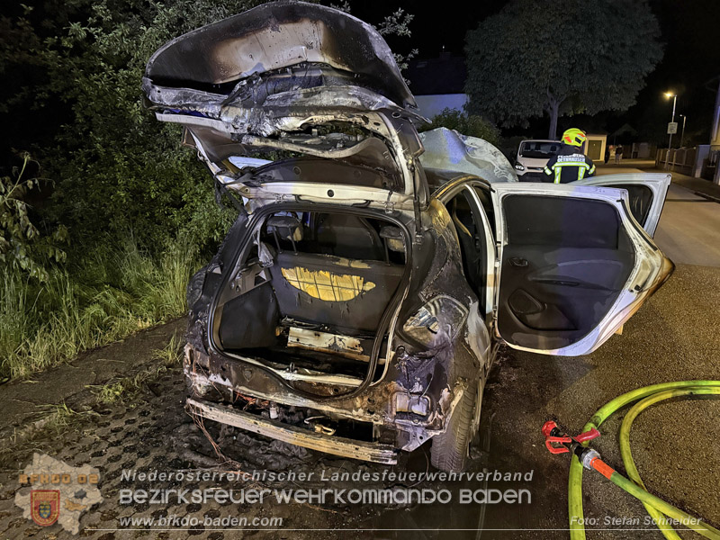 20260512_Geparktes Elektrofahrzeug f�ngt pl�tzlich in Oeynhausen Feuer Foto: Stefan Schneider BFKDO BADEN