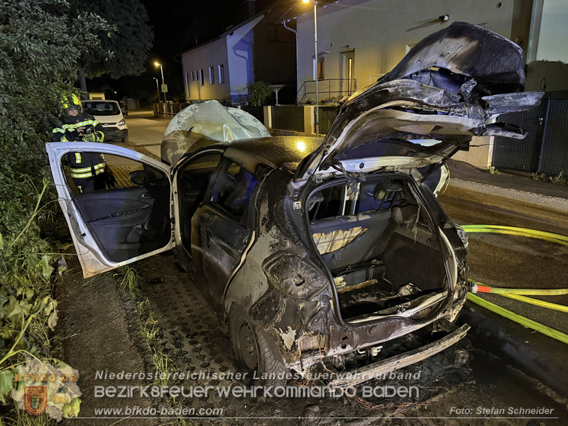 20260512_Geparktes Elektrofahrzeug f�ngt pl�tzlich in Oeynhausen Feuer Foto: Stefan Schneider BFKDO BADEN