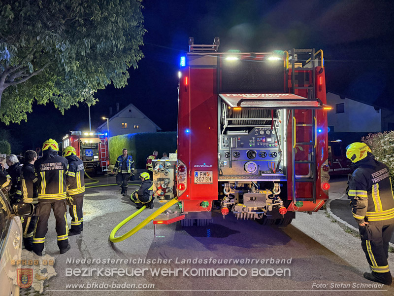 20260512_Geparktes Elektrofahrzeug f�ngt pl�tzlich in Oeynhausen Feuer Foto: Stefan Schneider BFKDO BADEN