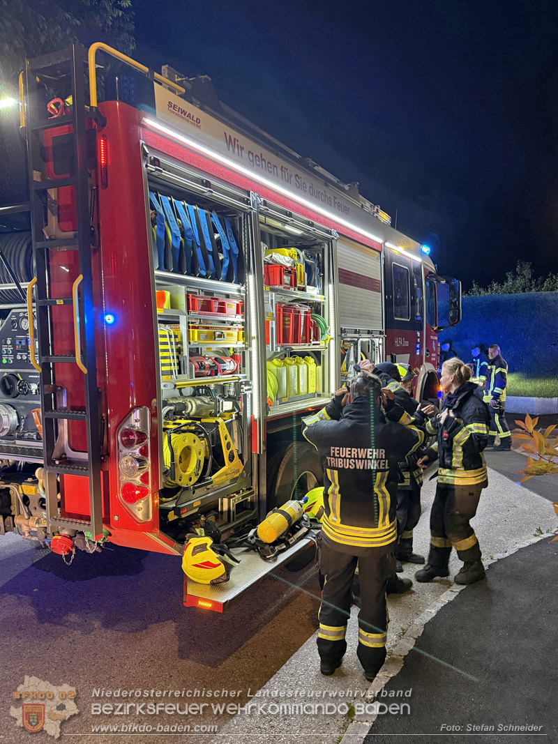 20260512_Geparktes Elektrofahrzeug f�ngt pl�tzlich in Oeynhausen Feuer Foto: Stefan Schneider BFKDO BADEN
