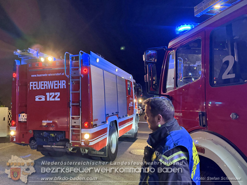 20260512_Geparktes Elektrofahrzeug f�ngt pl�tzlich in Oeynhausen Feuer Foto: Stefan Schneider BFKDO BADEN