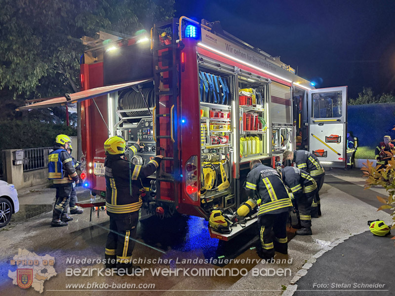 20260512_Geparktes Elektrofahrzeug f�ngt pl�tzlich in Oeynhausen Feuer Foto: Stefan Schneider BFKDO BADEN