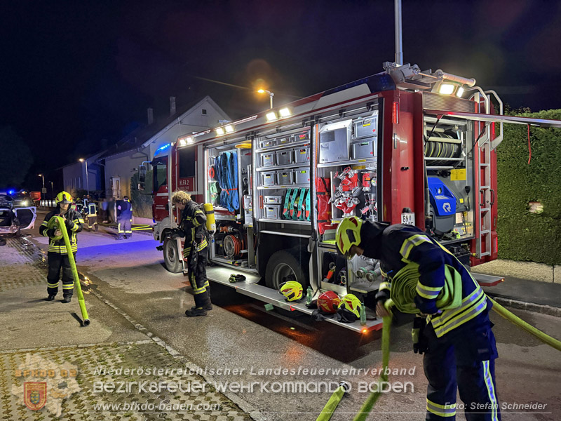 20260512_Geparktes Elektrofahrzeug f�ngt pl�tzlich in Oeynhausen Feuer Foto: Stefan Schneider BFKDO BADEN