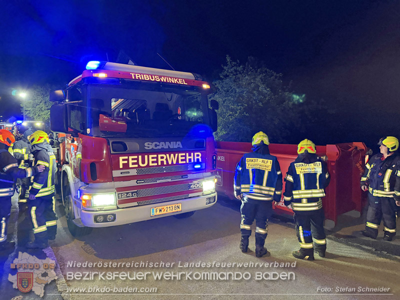 20260512_Geparktes Elektrofahrzeug f�ngt pl�tzlich in Oeynhausen Feuer Foto: Stefan Schneider BFKDO BADEN
