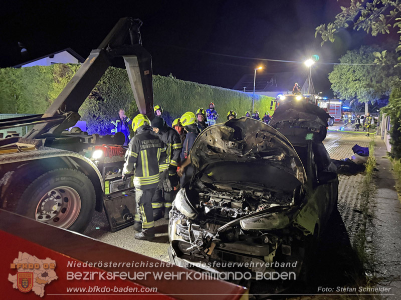 20260512_Geparktes Elektrofahrzeug f�ngt pl�tzlich in Oeynhausen Feuer Foto: Stefan Schneider BFKDO BADEN