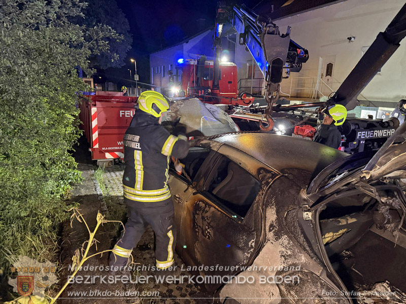 20260512_Geparktes Elektrofahrzeug f�ngt pl�tzlich in Oeynhausen Feuer Foto: Stefan Schneider BFKDO BADEN