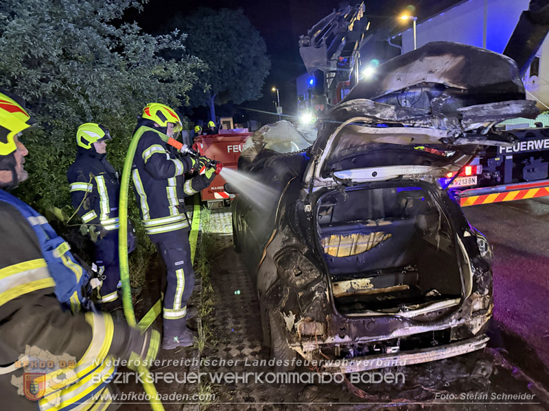 20260512_Geparktes Elektrofahrzeug f�ngt pl�tzlich in Oeynhausen Feuer Foto: Stefan Schneider BFKDO BADEN