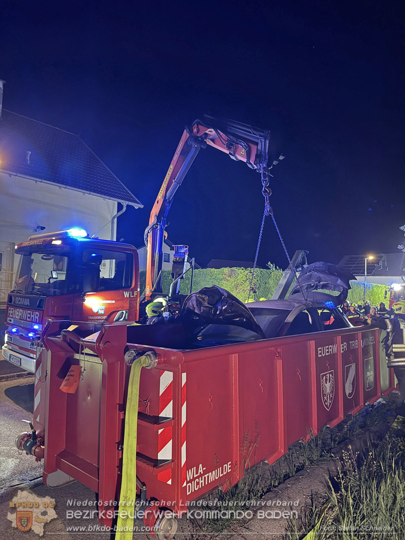 20260512_Geparktes Elektrofahrzeug f�ngt pl�tzlich in Oeynhausen Feuer Foto: Stefan Schneider BFKDO BADEN