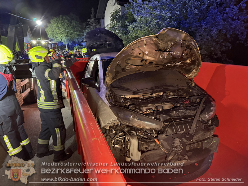 20260512_Geparktes Elektrofahrzeug f�ngt pl�tzlich in Oeynhausen Feuer Foto: Stefan Schneider BFKDO BADEN
