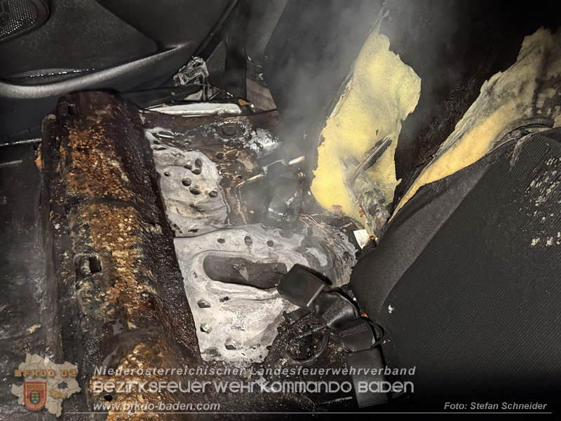 20260512_Geparktes Elektrofahrzeug f�ngt pl�tzlich in Oeynhausen Feuer Foto: Stefan Schneider BFKDO BADEN