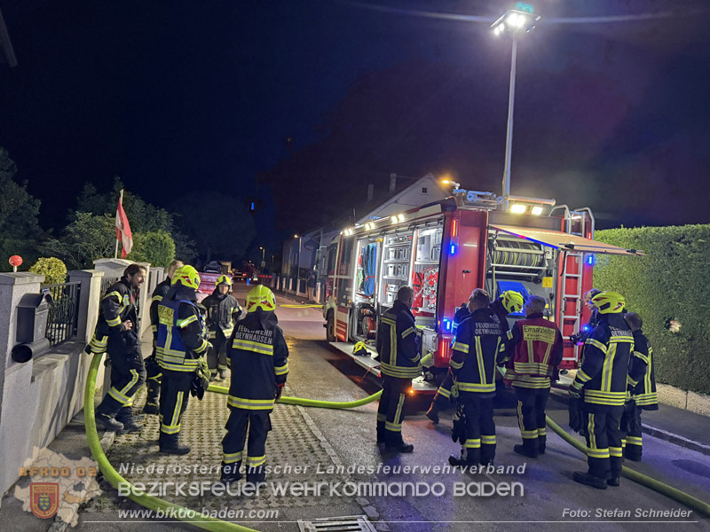 20260512_Geparktes Elektrofahrzeug f�ngt pl�tzlich in Oeynhausen Feuer Foto: Stefan Schneider BFKDO BADEN