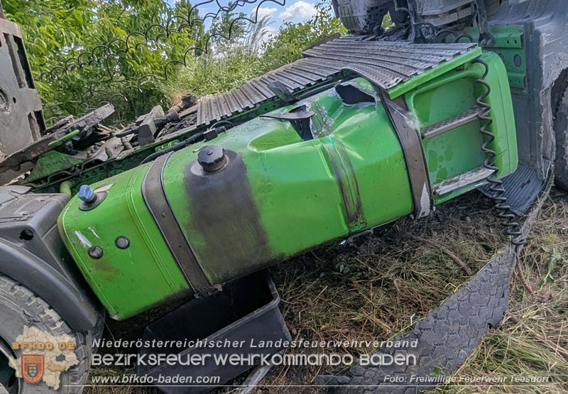 20260521_LKW-Sattelzug verunfallt auf der B17 H�he Gewerbepark Teesdorf Foto: Petra Gisperg FF Teesdorf