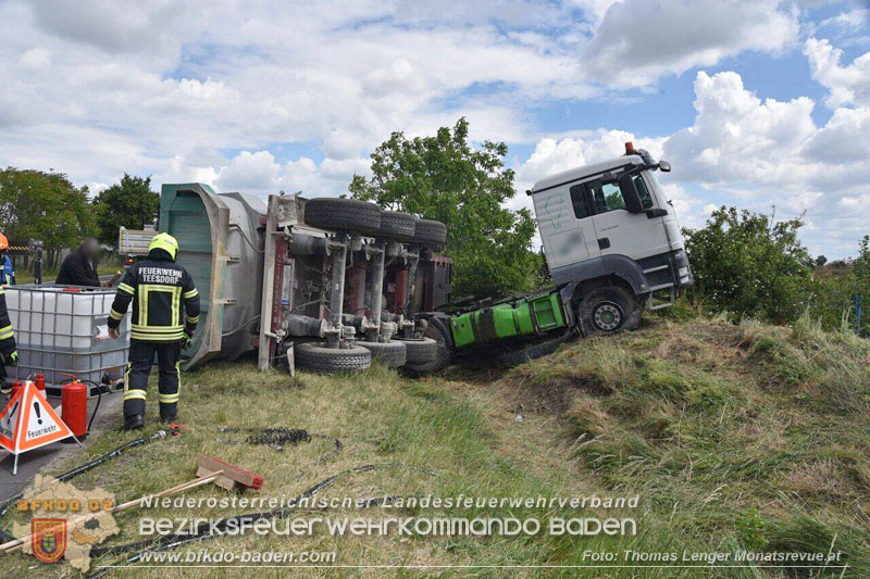 20260521_LKW-Sattelzug verunfallt auf der B17 H�he Gewerbepark Teesdorf Foto: Thomas Lenger Monatsrevue.at