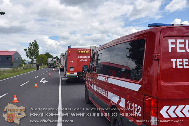 20260521_LKW-Sattelzug verunfallt auf der B17 H�he Gewerbepark Teesdorf Foto: Thomas Lenger Monatsrevue.at