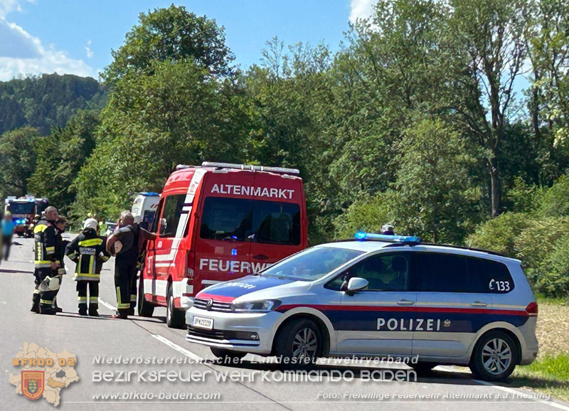 20260528_Motorradunfall fordert ein Menschenleben auf der B18 zwischen Kaumberg (Bezirk LF) und Altenmarkt/Triesting (Bezirk BN)  Foto: FF Altenmarkt/Triesting