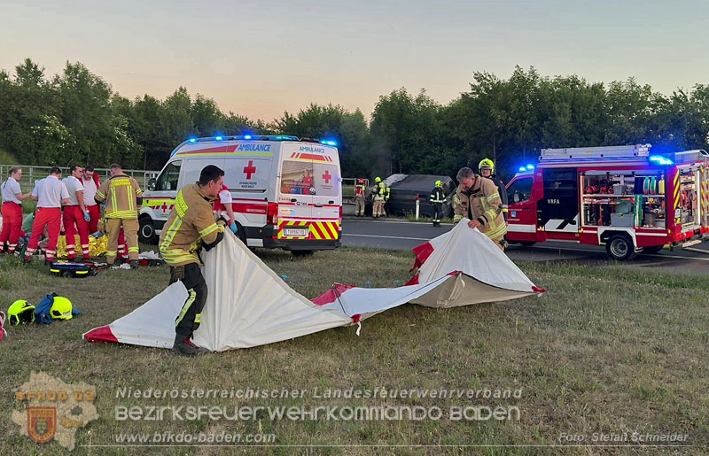 20260529_Verkehrsunfall mit Fahrzeugbrand auf der A2 Auffahrt Kottingbrunn Foto: Stefan Schneider BFKDO BADEN