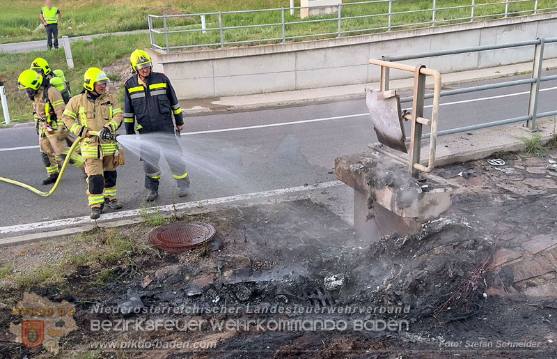 20260529_Verkehrsunfall mit Fahrzeugbrand auf der A2 Auffahrt Kottingbrunn Foto: Stefan Schneider BFKDO BADEN