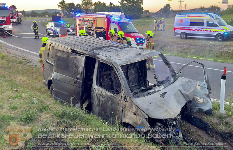 20260529_Verkehrsunfall mit Fahrzeugbrand auf der A2 Auffahrt Kottingbrunn Foto: Stefan Schneider BFKDO BADEN