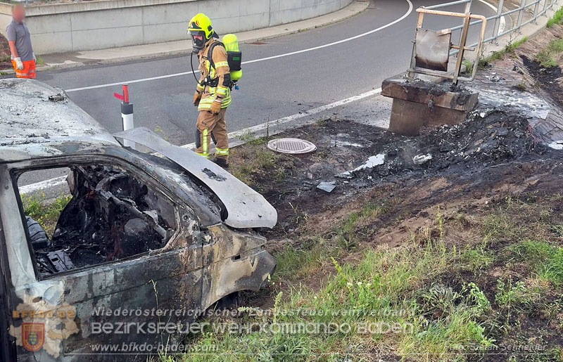 20260529_Verkehrsunfall mit Fahrzeugbrand auf der A2 Auffahrt Kottingbrunn Foto: Stefan Schneider BFKDO BADEN