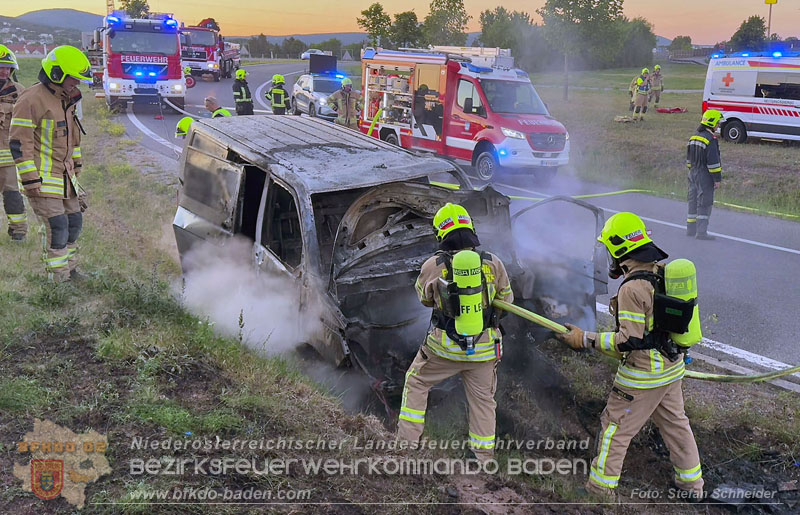 20260529_Verkehrsunfall mit Fahrzeugbrand auf der A2 Auffahrt Kottingbrunn Foto: Stefan Schneider BFKDO BADEN
