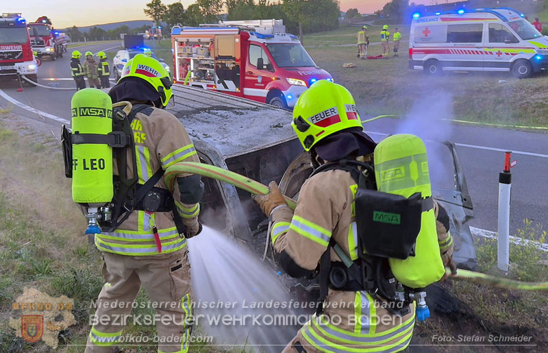 20260529_Verkehrsunfall mit Fahrzeugbrand auf der A2 Auffahrt Kottingbrunn Foto: Stefan Schneider BFKDO BADEN
