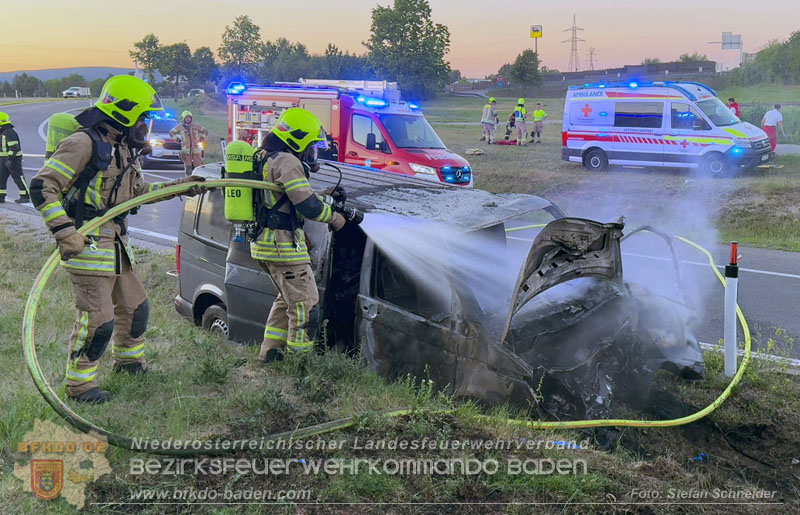 20260529_Verkehrsunfall mit Fahrzeugbrand auf der A2 Auffahrt Kottingbrunn Foto: Stefan Schneider BFKDO BADEN