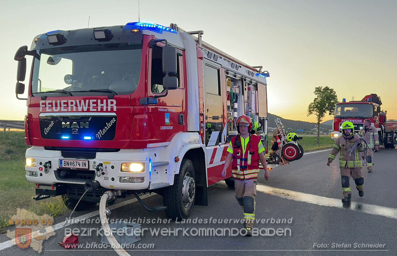 20260529_Verkehrsunfall mit Fahrzeugbrand auf der A2 Auffahrt Kottingbrunn Foto: Stefan Schneider BFKDO BADEN