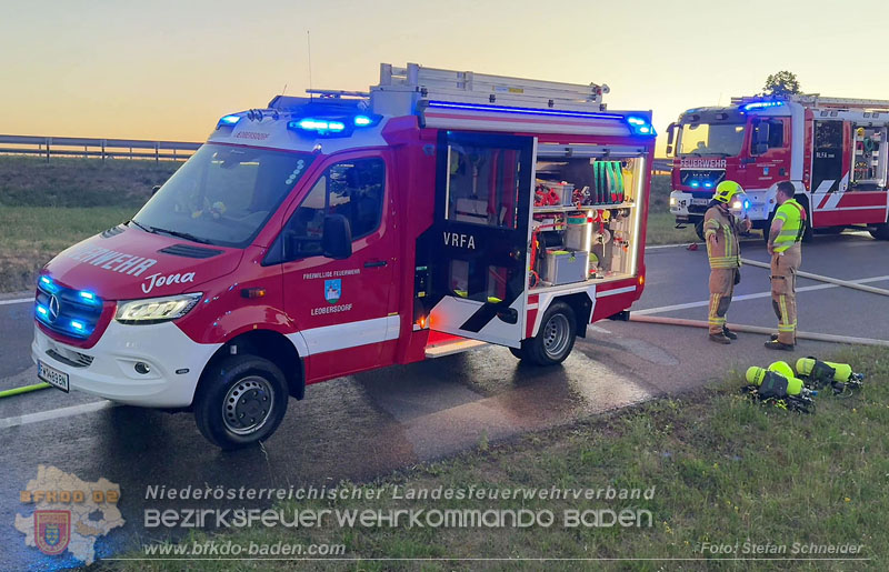 20260529_Verkehrsunfall mit Fahrzeugbrand auf der A2 Auffahrt Kottingbrunn Foto: Stefan Schneider BFKDO BADEN