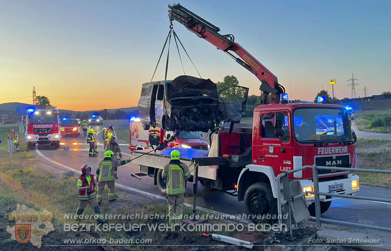 20260529_Verkehrsunfall mit Fahrzeugbrand auf der A2 Auffahrt Kottingbrunn Foto: Stefan Schneider BFKDO BADEN