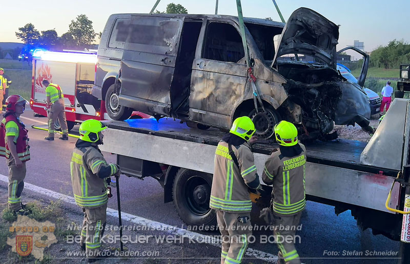 20260529_Verkehrsunfall mit Fahrzeugbrand auf der A2 Auffahrt Kottingbrunn Foto: Stefan Schneider BFKDO BADEN