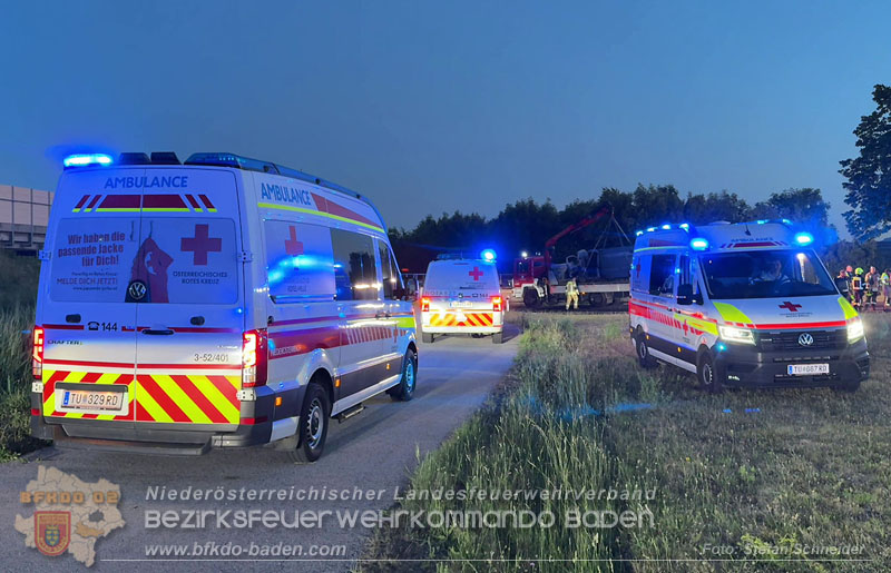 20260529_Verkehrsunfall mit Fahrzeugbrand auf der A2 Auffahrt Kottingbrunn Foto: Stefan Schneider BFKDO BADEN