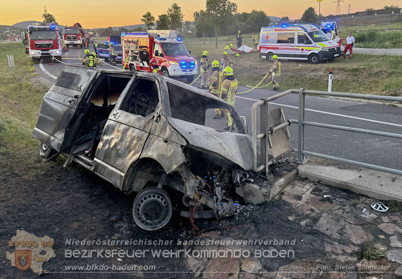 20260529_Verkehrsunfall mit Fahrzeugbrand auf der A2 Auffahrt Kottingbrunn Foto: Stefan Schneider BFKDO BADEN