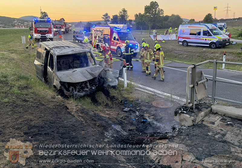 20260529_Verkehrsunfall mit Fahrzeugbrand auf der A2 Auffahrt Kottingbrunn Foto: Stefan Schneider BFKDO BADEN
