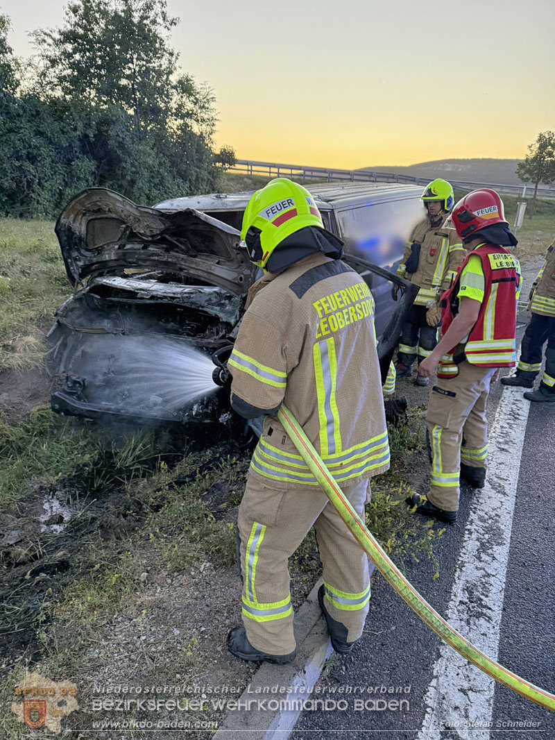 20260529_Verkehrsunfall mit Fahrzeugbrand auf der A2 Auffahrt Kottingbrunn Foto: Stefan Schneider BFKDO BADEN