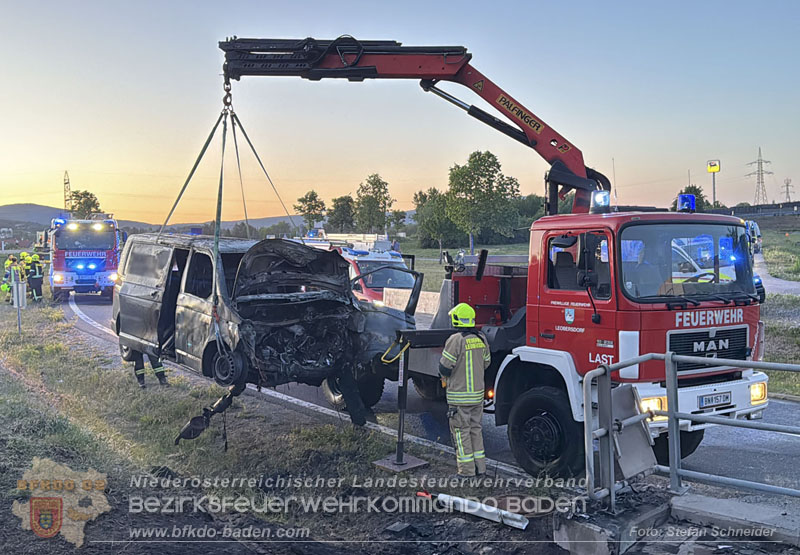20260529_Verkehrsunfall mit Fahrzeugbrand auf der A2 Auffahrt Kottingbrunn Foto: Stefan Schneider BFKDO BADEN