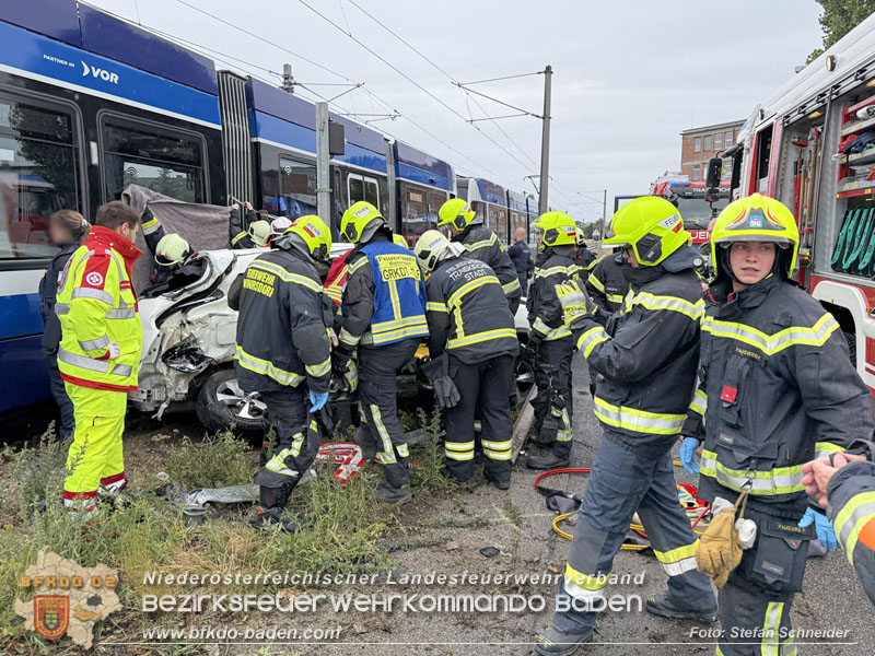 20260603_Verkehrsunfall auf Badner-Bahn �bergang in Traiskirchen  Foto: Stefan Schneider BFKDO BADEN