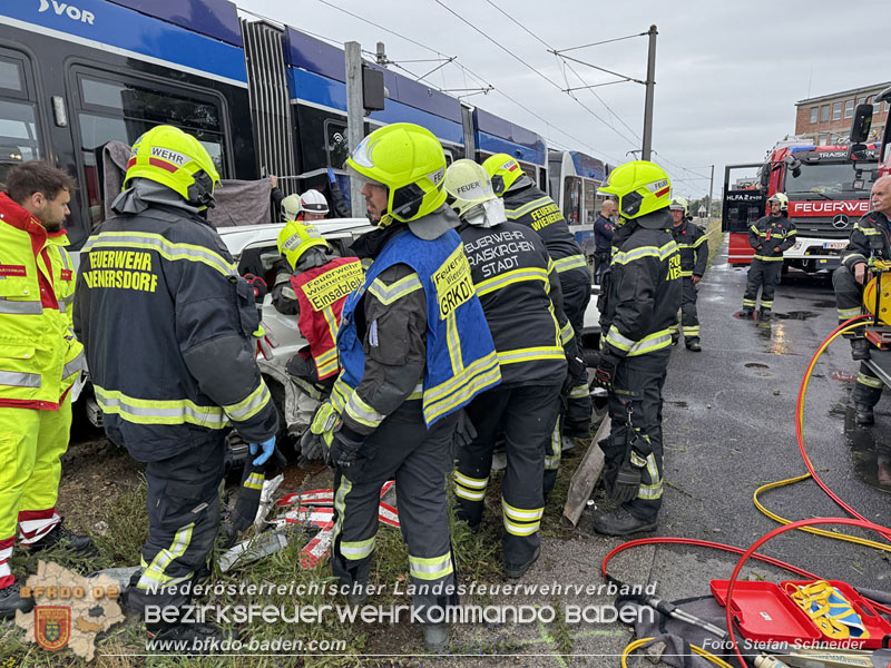 20260603_Verkehrsunfall auf Badner-Bahn �bergang in Traiskirchen  Foto: Stefan Schneider BFKDO BADEN
