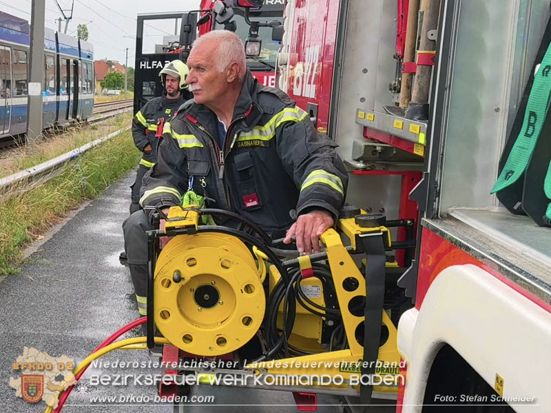 20260603_Verkehrsunfall auf Badner-Bahn �bergang in Traiskirchen  Foto: Stefan Schneider BFKDO BADEN