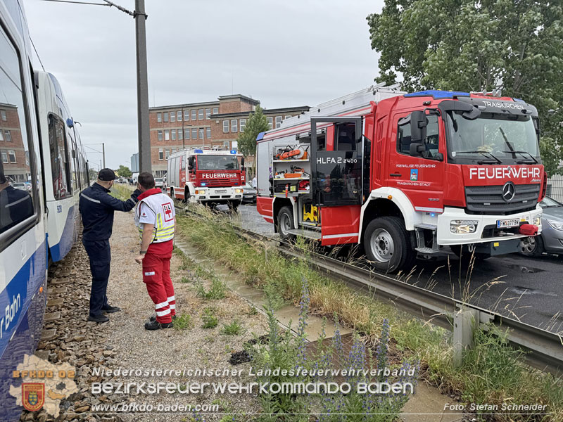 20260603_Verkehrsunfall auf Badner-Bahn �bergang in Traiskirchen  Foto: Stefan Schneider BFKDO BADEN