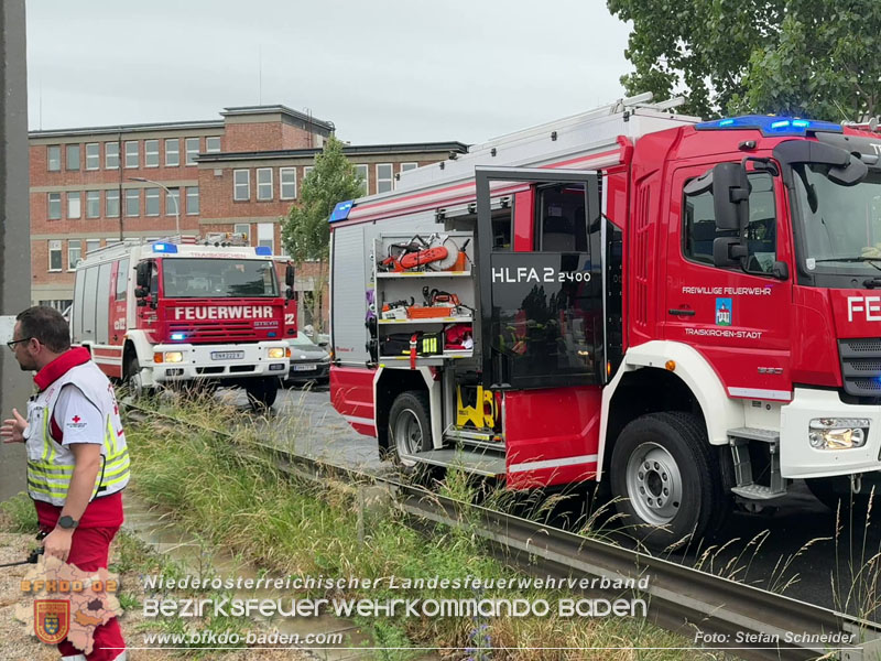 20260603_Verkehrsunfall auf Badner-Bahn �bergang in Traiskirchen  Foto: Stefan Schneider BFKDO BADEN