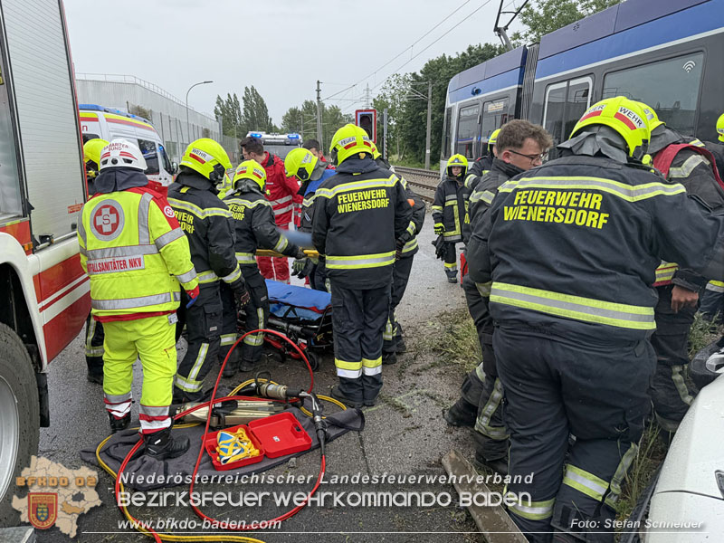 20260603_Verkehrsunfall auf Badner-Bahn �bergang in Traiskirchen  Foto: Stefan Schneider BFKDO BADEN