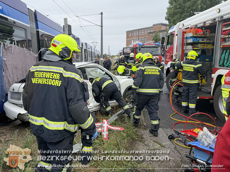 20260603_Verkehrsunfall auf Badner-Bahn �bergang in Traiskirchen  Foto: Stefan Schneider BFKDO BADEN