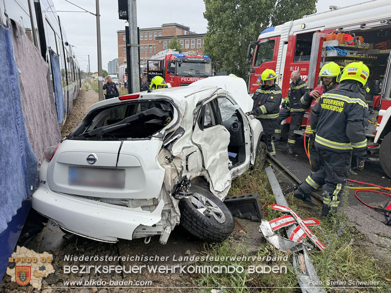 20260603_Verkehrsunfall auf Badner-Bahn �bergang in Traiskirchen  Foto: Stefan Schneider BFKDO BADEN