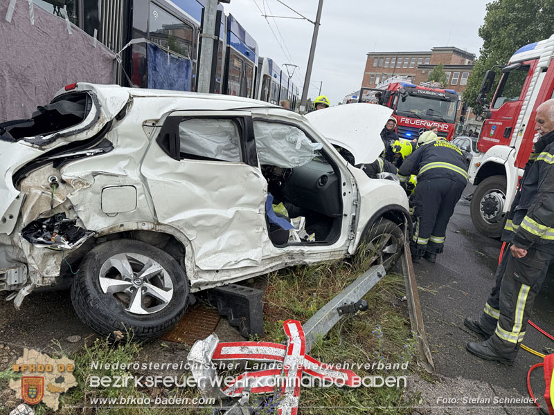 20260603_Verkehrsunfall auf Badner-Bahn �bergang in Traiskirchen  Foto: Stefan Schneider BFKDO BADEN