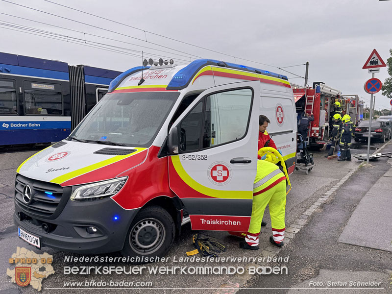 20260603_Verkehrsunfall auf Badner-Bahn �bergang in Traiskirchen  Foto: Stefan Schneider BFKDO BADEN