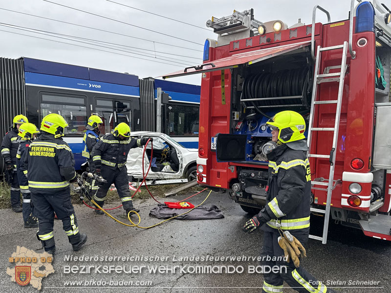 20260603_Verkehrsunfall auf Badner-Bahn �bergang in Traiskirchen  Foto: Stefan Schneider BFKDO BADEN